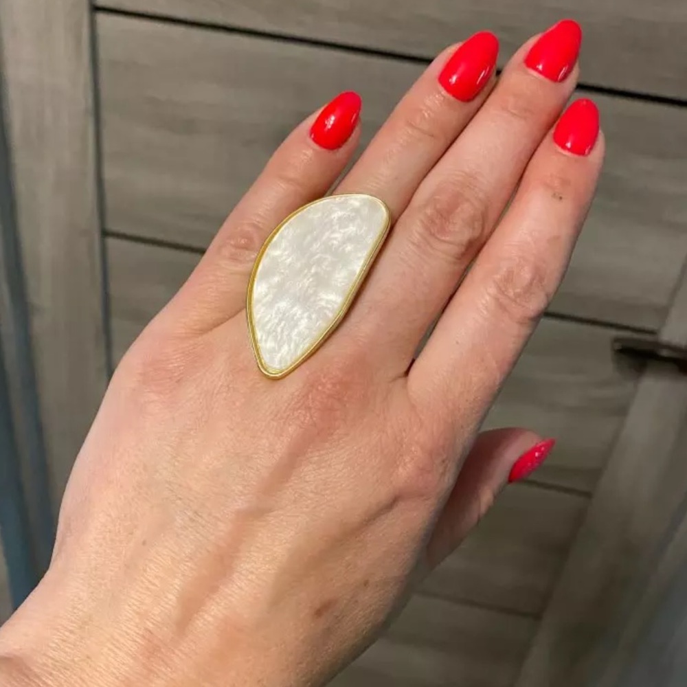 Geometric Oversized Faux Pearl Resin Ring - Picture 7 of 9